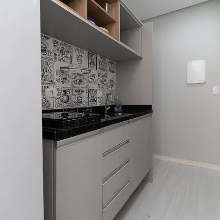 Studio com ótima localização e decorado! 5-3